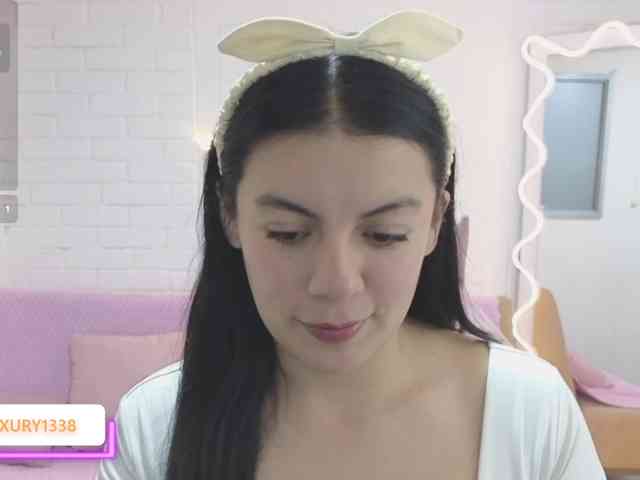 Coraline-tay webcam