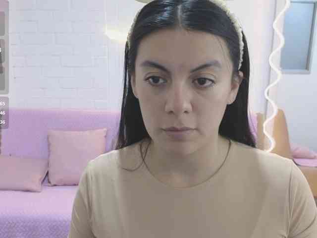 Coraline-tay webcam
