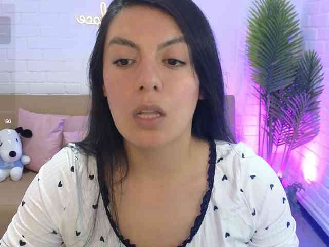 Coraline-tay webcam