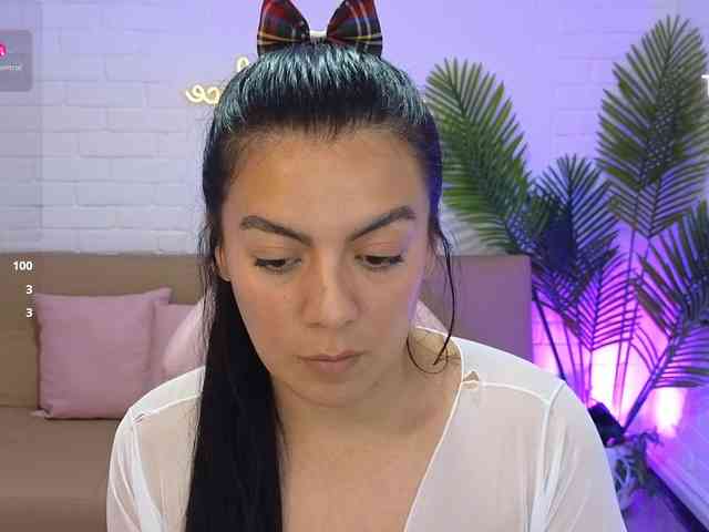 Coraline-tay webcam