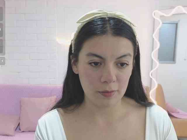 Coraline-tay webcam