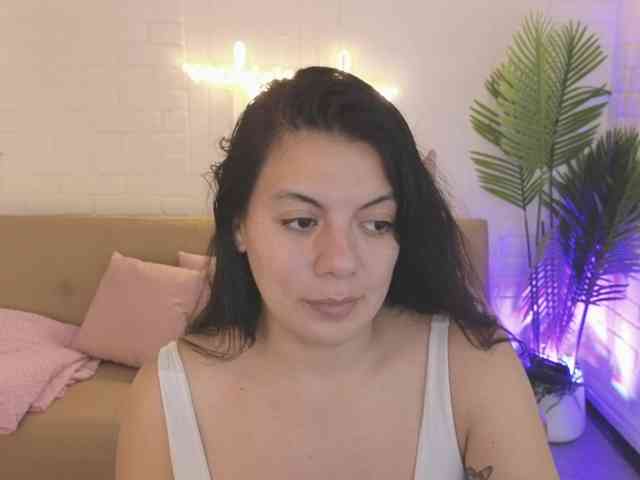 Coraline-tay webcam