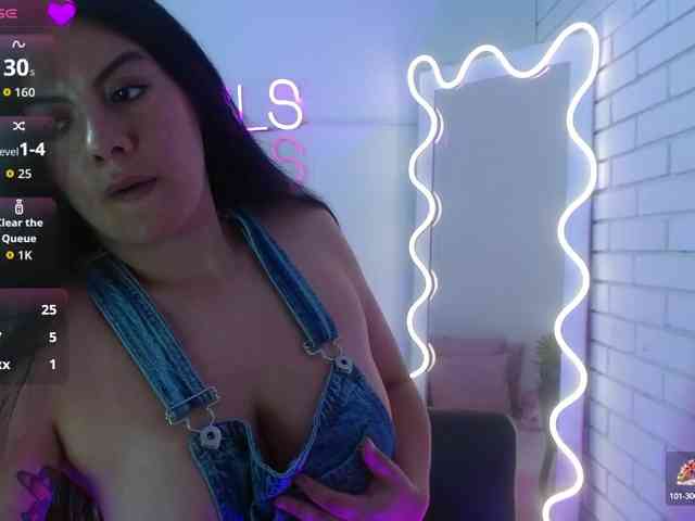 Coraline-tay webcam