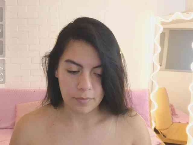 Coraline-tay webcam