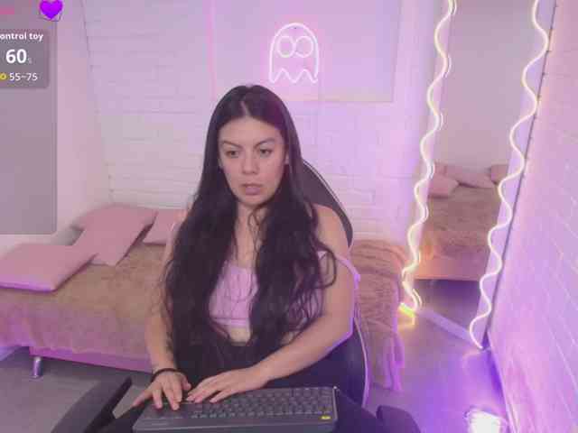 Coraline-tay webcam