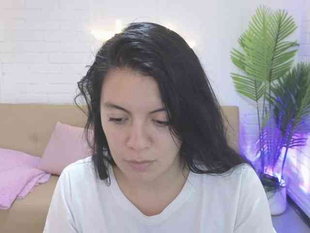 Coraline-tay webcam