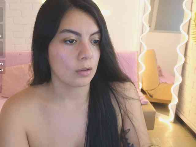 Coraline-tay webcam