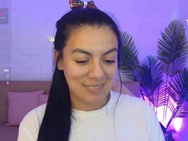 Coraline-tay webcam