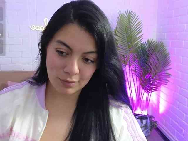 Coraline-tay webcam