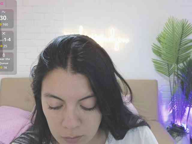 Coraline-tay webcam