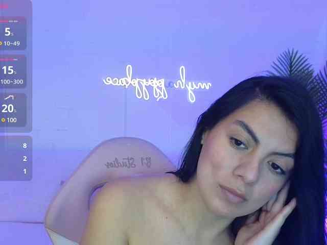 Coraline-tay webcam