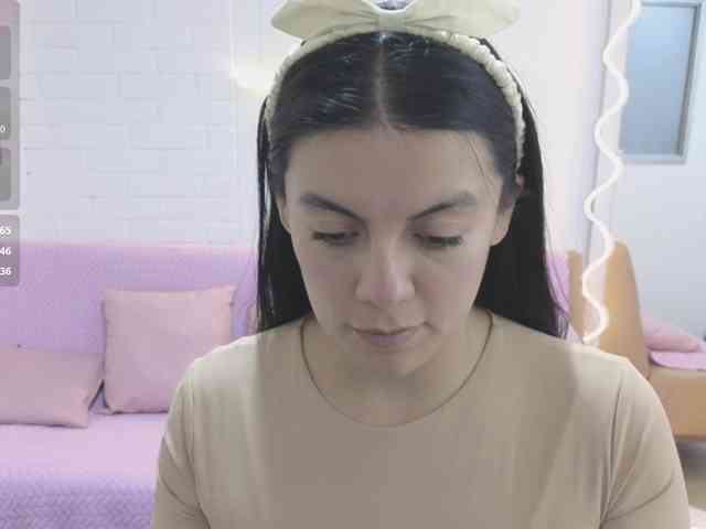 Coraline-tay webcam
