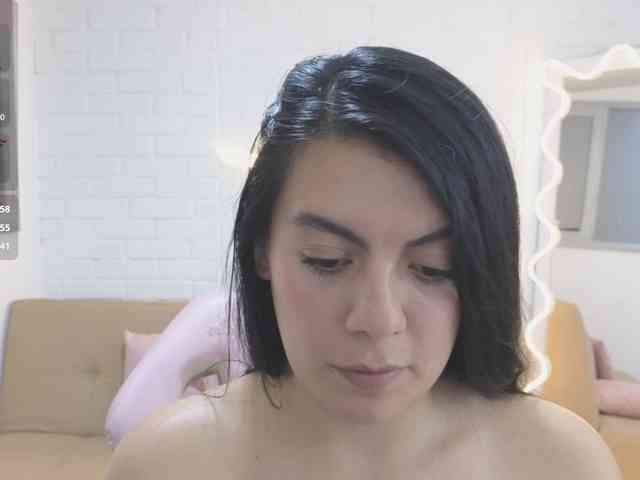 Coraline-tay webcam