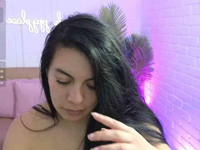 Coraline-tay webcam