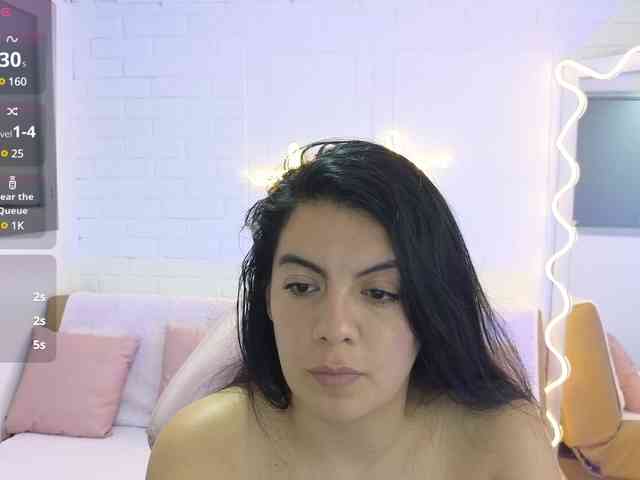 Coraline-tay webcam