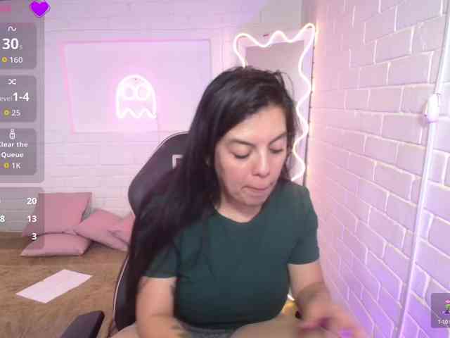Coraline-tay webcam