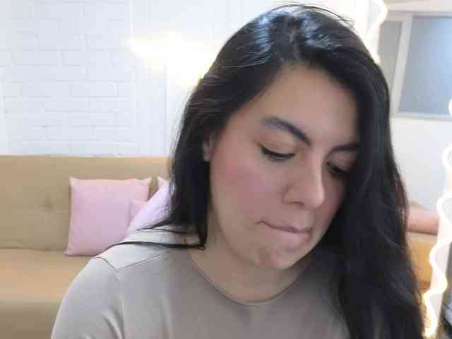 Coraline-tay webcam