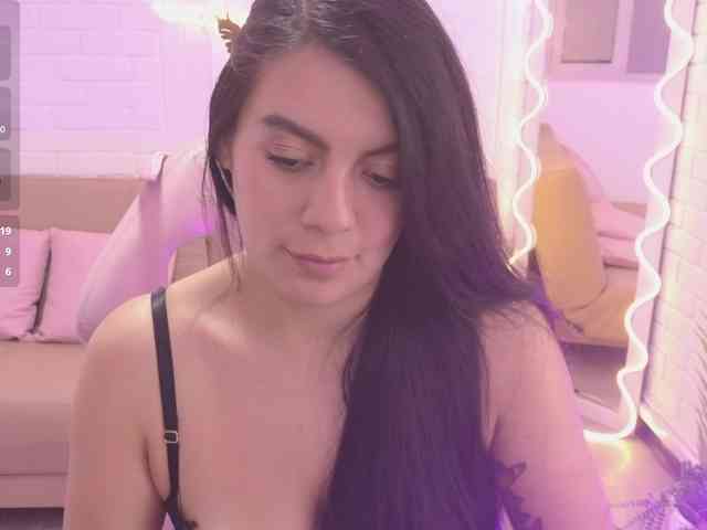 Coraline-tay webcam