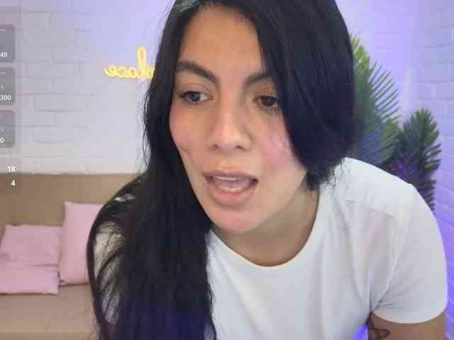 Coraline-tay webcam
