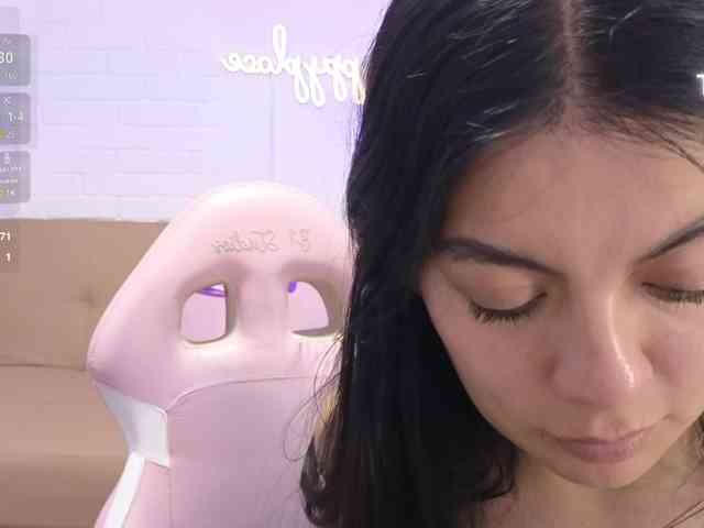 Coraline-tay webcam