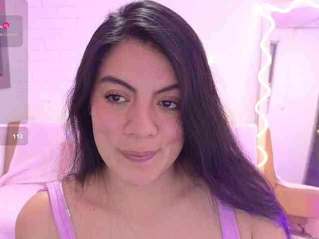 Coraline-tay webcam