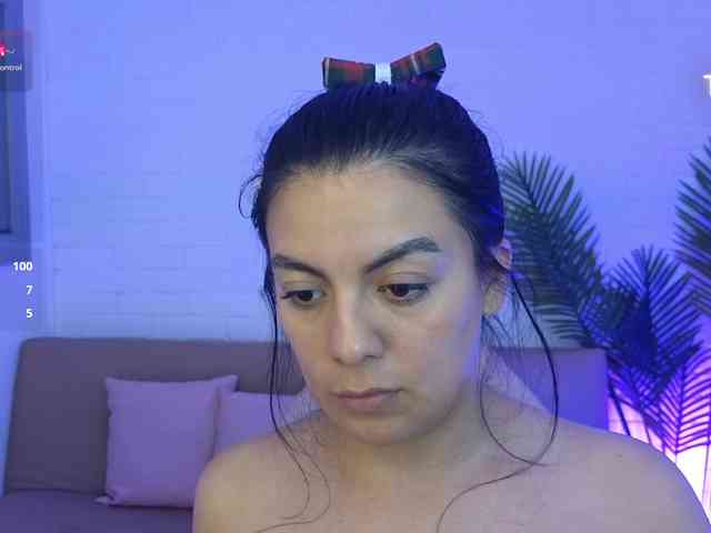 Coraline-tay webcam
