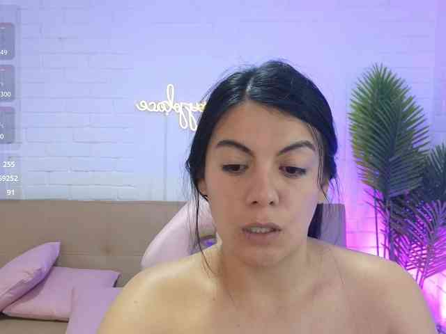 Coraline-tay webcam