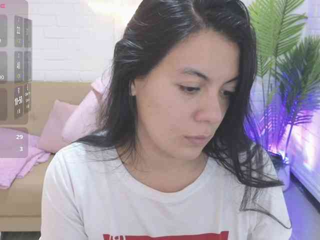 Coraline-tay webcam