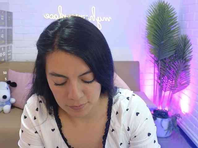 Coraline-tay webcam