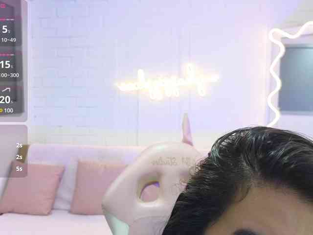 Coraline-tay webcam
