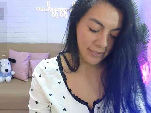 Coraline-tay webcam