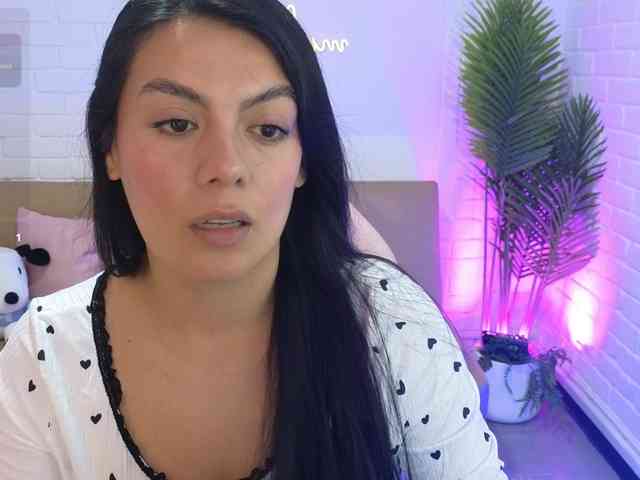 Coraline-tay webcam