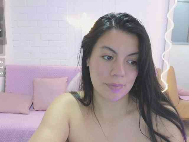 Coraline-tay webcam