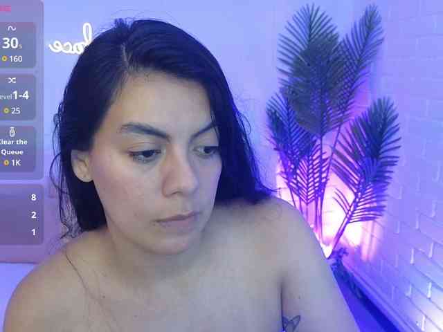 Coraline-tay webcam