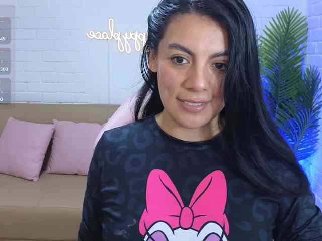 Coraline-tay webcam