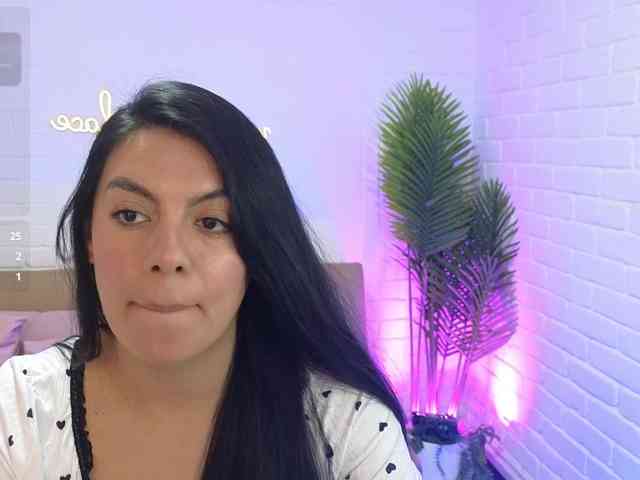 Coraline-tay webcam