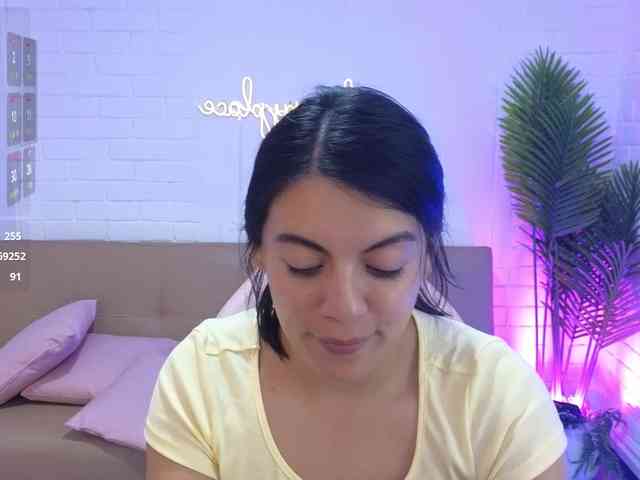 Coraline-tay webcam