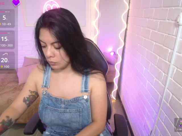 Coraline-tay webcam