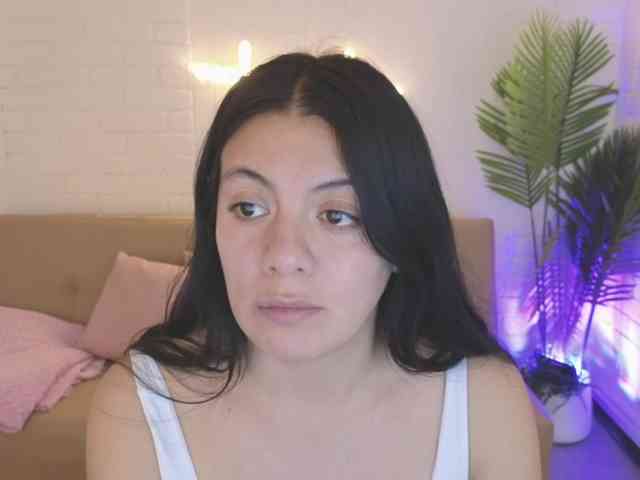 Coraline-tay webcam