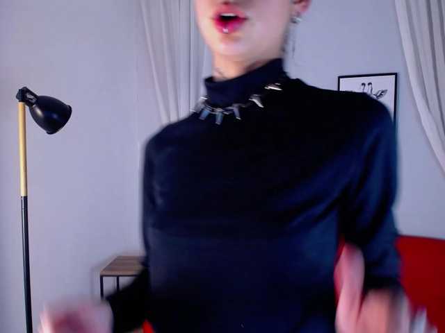 DakariaHills from BongaCams