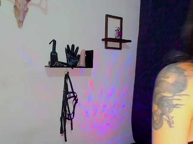 DakariaHills's BongaCams show and profile