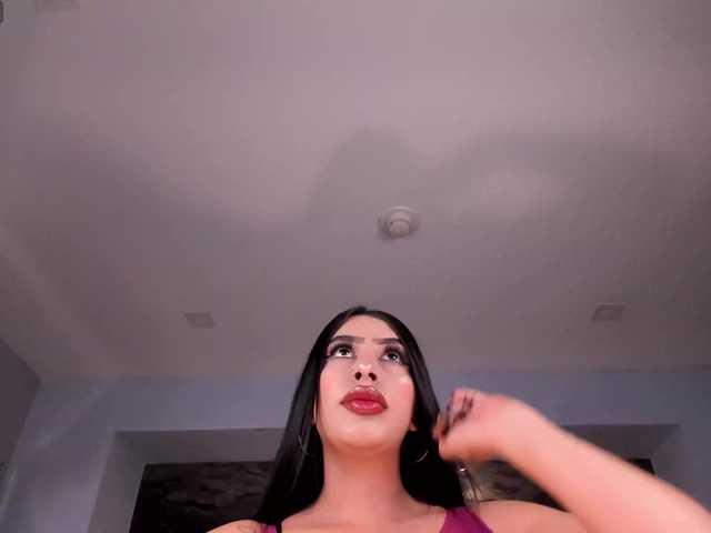 le modèle LeahLombardi est en webcam porno dans un show sur le site bongacams, il possède les tags suivants: Latino/Hispanic,Brunette,Trimmed