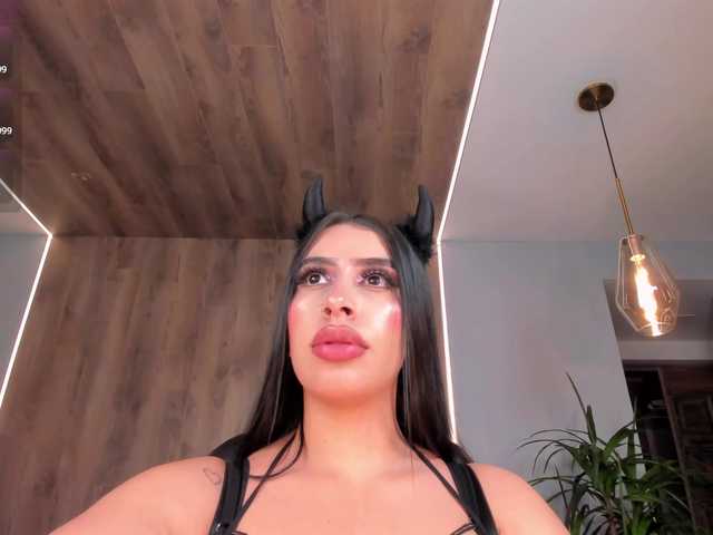 LeahLombardi's BongaCams show and profile