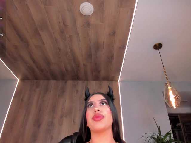 LeahLombardi's BongaCams show and profile