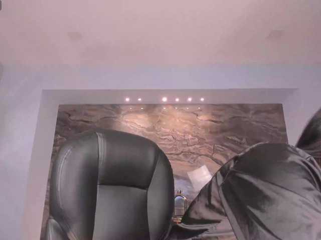 LeahLombardi's BongaCams show and profile