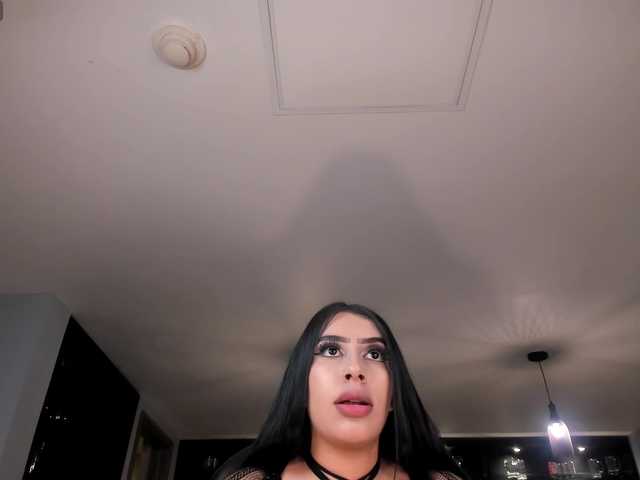 le modèle LeahLombardi est en webcam porno dans un show sur le site bongacams, il possède les tags suivants: Latino/Hispanic,Brunette,Trimmed