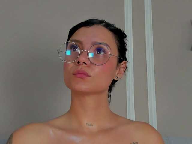 Abril-jones10's BongaCams show and profile