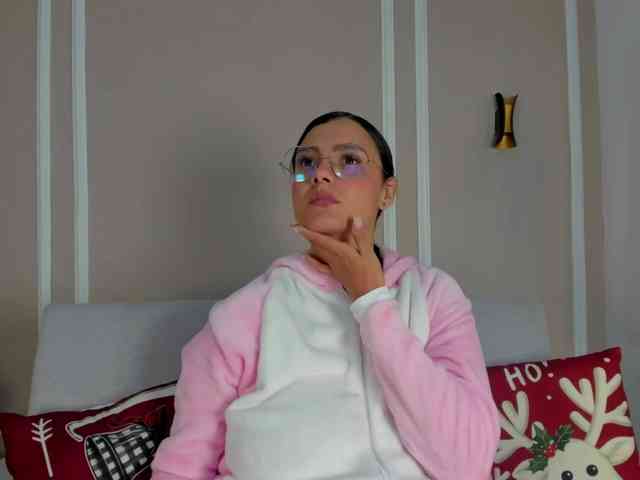 Abril-jones10 webcam