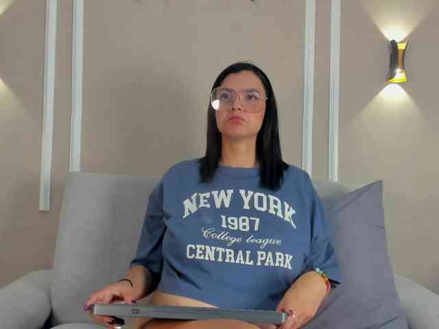 Abril-jones10 webcam