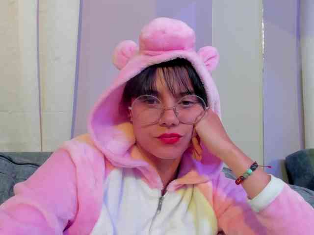 Abril-jones10 webcam